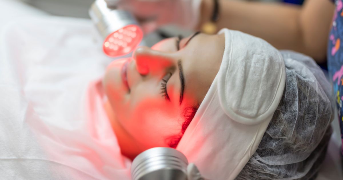 7 Incredible Red Light Therapy Benefits You Didn’t Know About